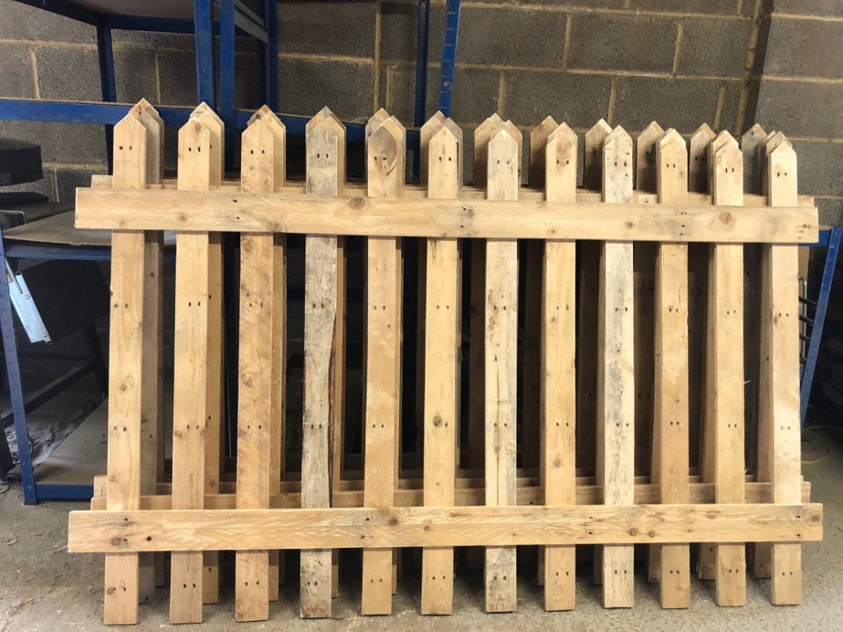 Natural Pointed Top Picket Fence Panel - WoodCladding.co.uk